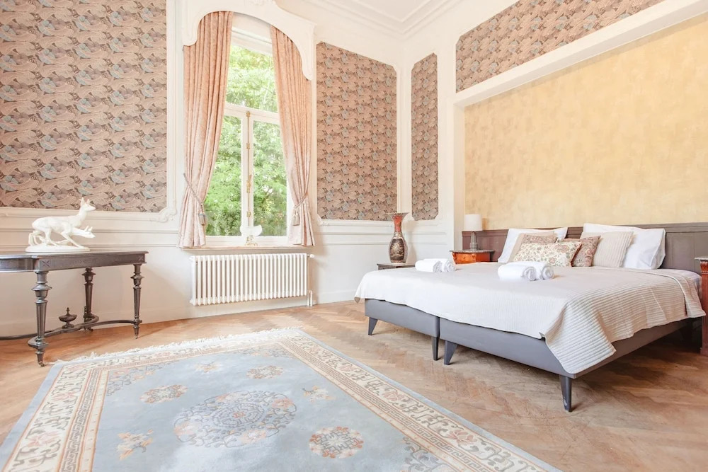 12P 6B Renovated villa with jacuzzi at Genk