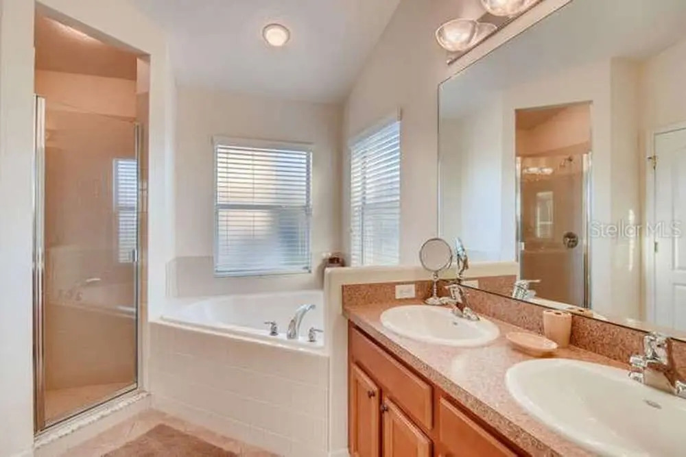 An Amazing 4 Bedroom House With ots own Swimming Pool