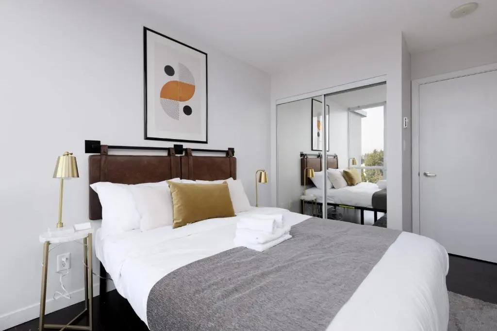 2 BD Condo in the heart of Surrey City Centre