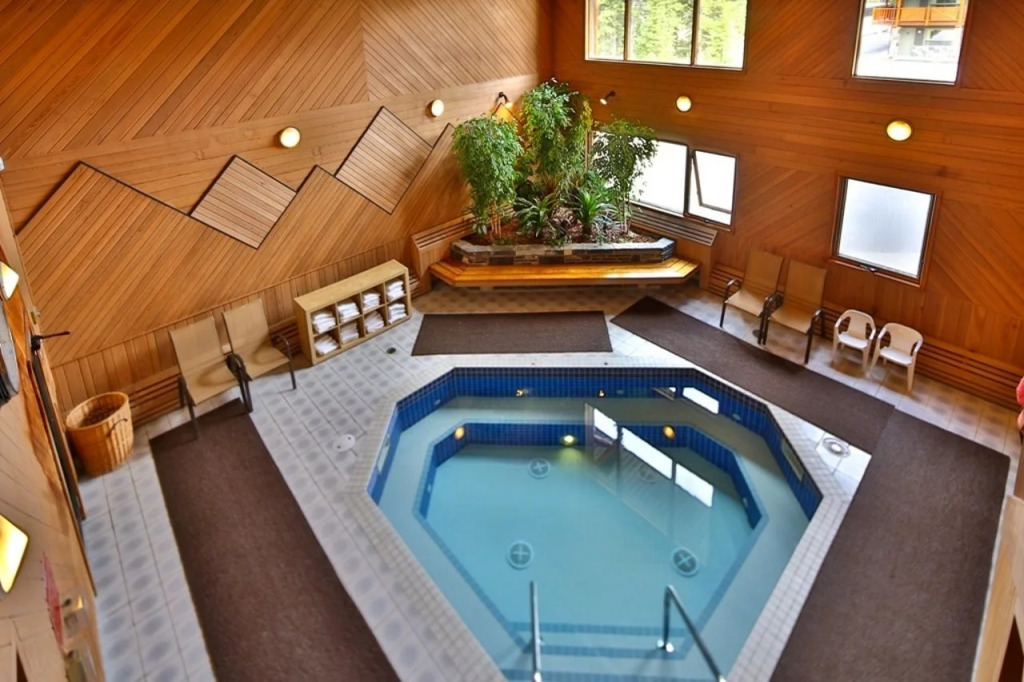 Mountaineer Lodge