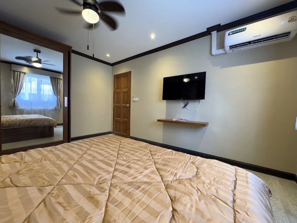 Spacious 2BR Corner Condo - Garden View Balcony - Royal Hill Resort