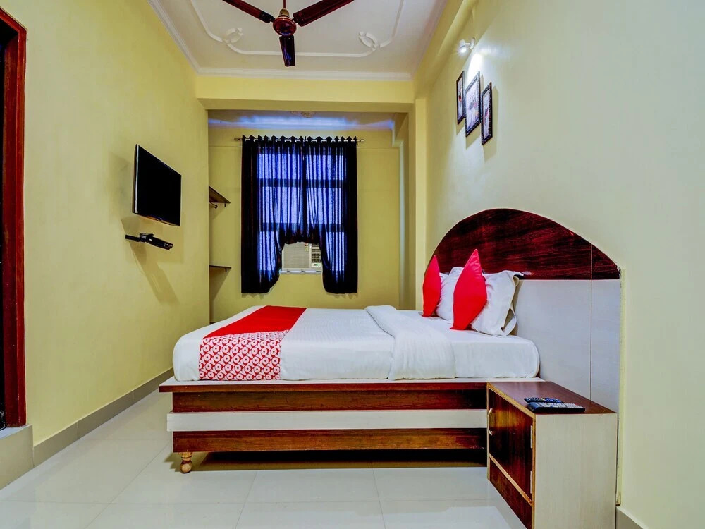 Oyo 22942 Hotel Opal