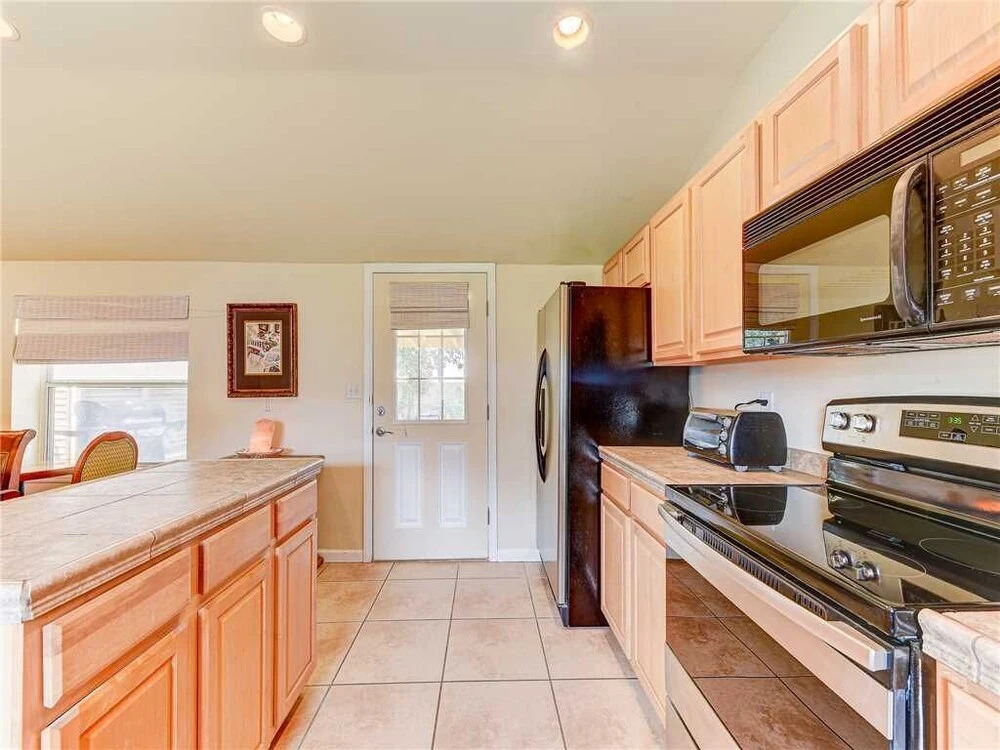 Anastasia Cottage, 2 Bedrooms, Walk to Beach, Sleep 4