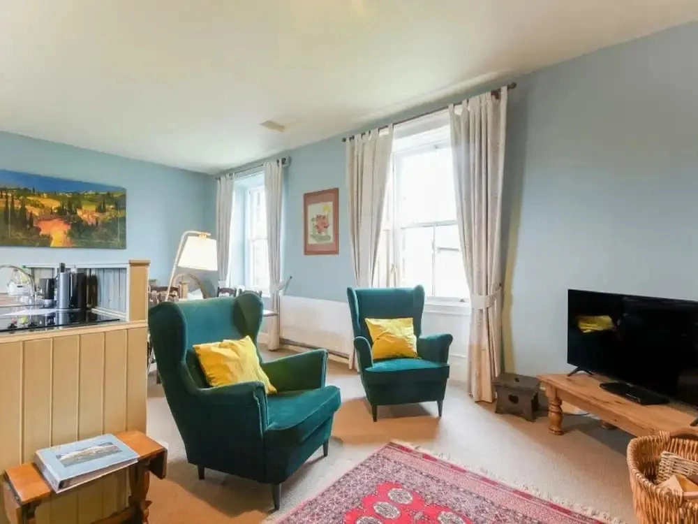 Riverbank Cottage