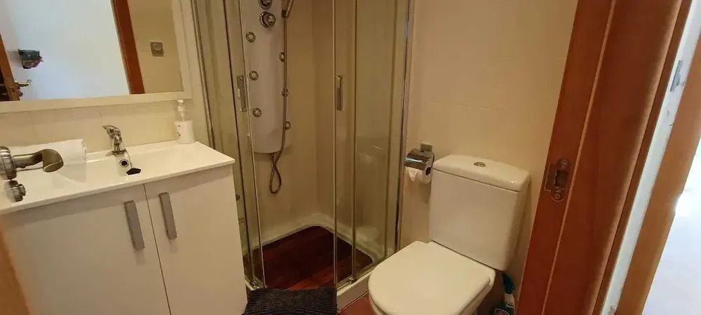 Lovely 2 Bedroom, 2 Bathroom Apartment With Pool