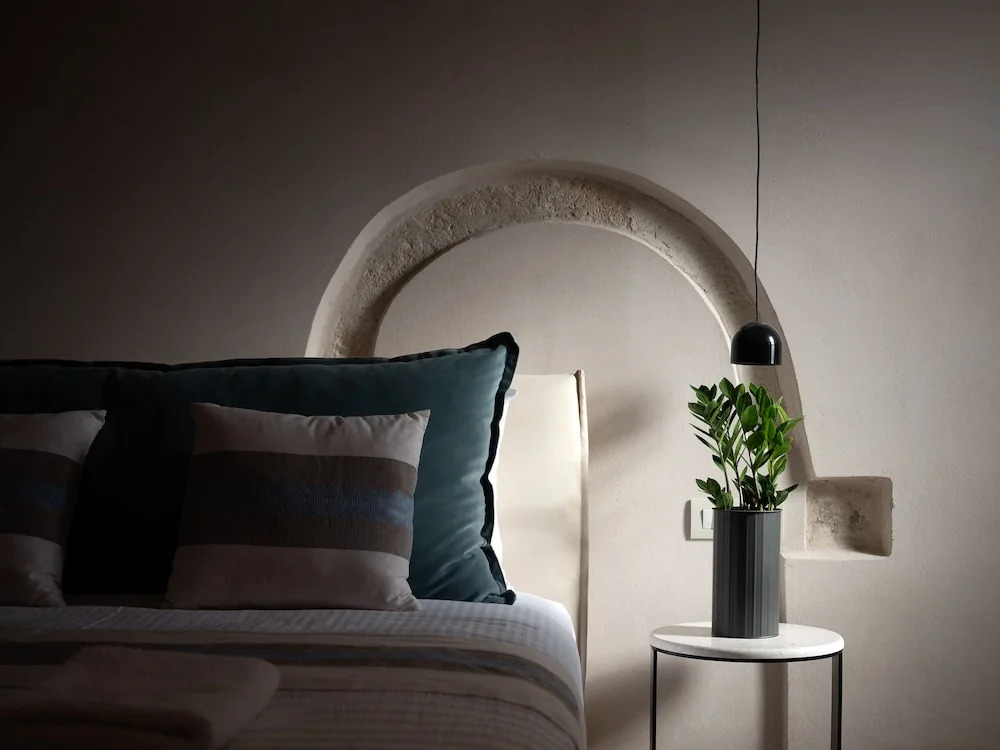 Sutor Chic Manor