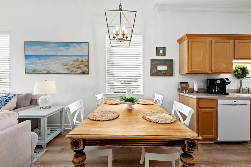 Remarkably Updated 3/2 in Seagrove Highlands - Gulf Views Sleeps 9