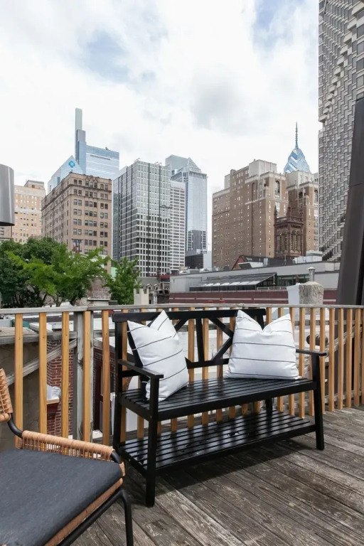 Domio Rittenhouse Square Charming 3BR Duplex + Deck