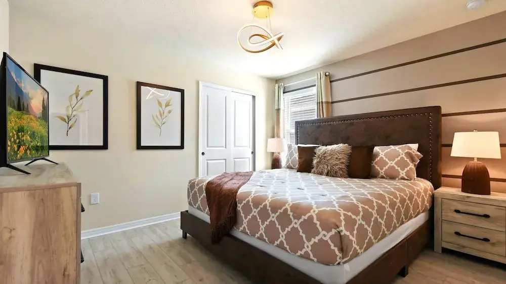 Opulent Villa with Pool & Spa, 10 Miles to Disney