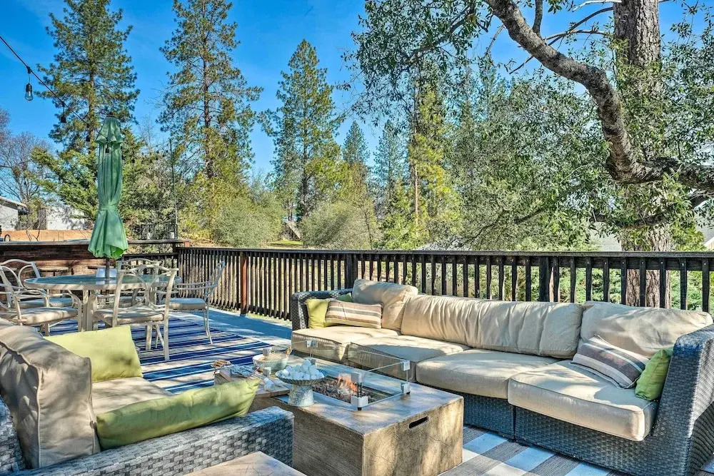 Groveland Cabin w/ Outdoor Perks & Game Room