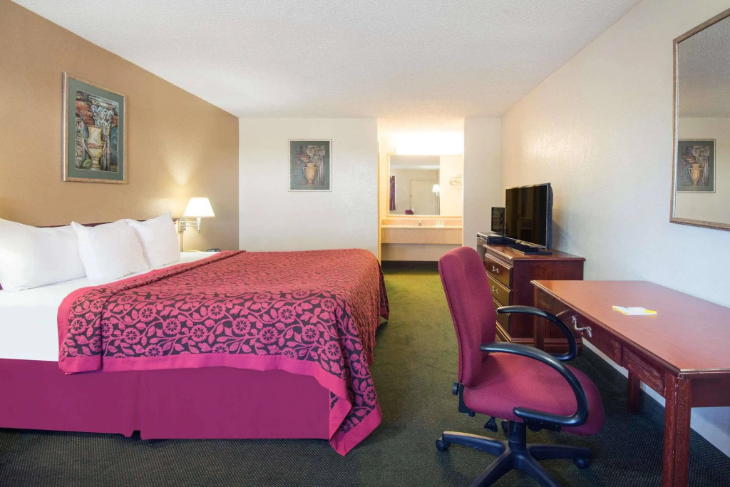 Quality Inn Middleburg Heights near Cleveland Airport