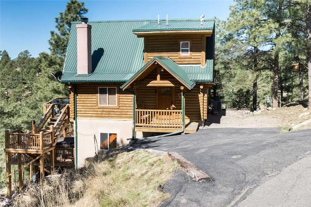 Mountain Valley View - Three Bedroom Cabin with Hot Tub