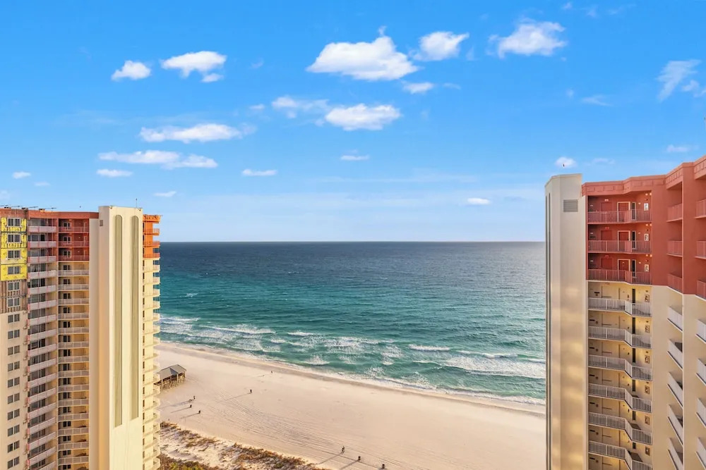 Come Visit Sophomore! 2BR 2BA Beachfront Condo!