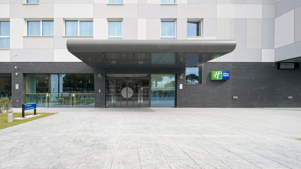Holiday Inn Express - Madrid - Airport by IHG