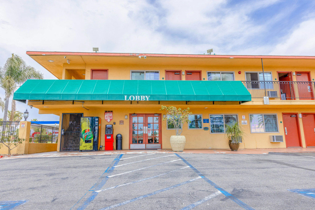 Hotel Avenida - Oceanside Camp Pendleton