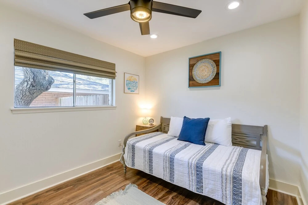 Pet-friendly Rockport Escape: 2 Mi to Beach!