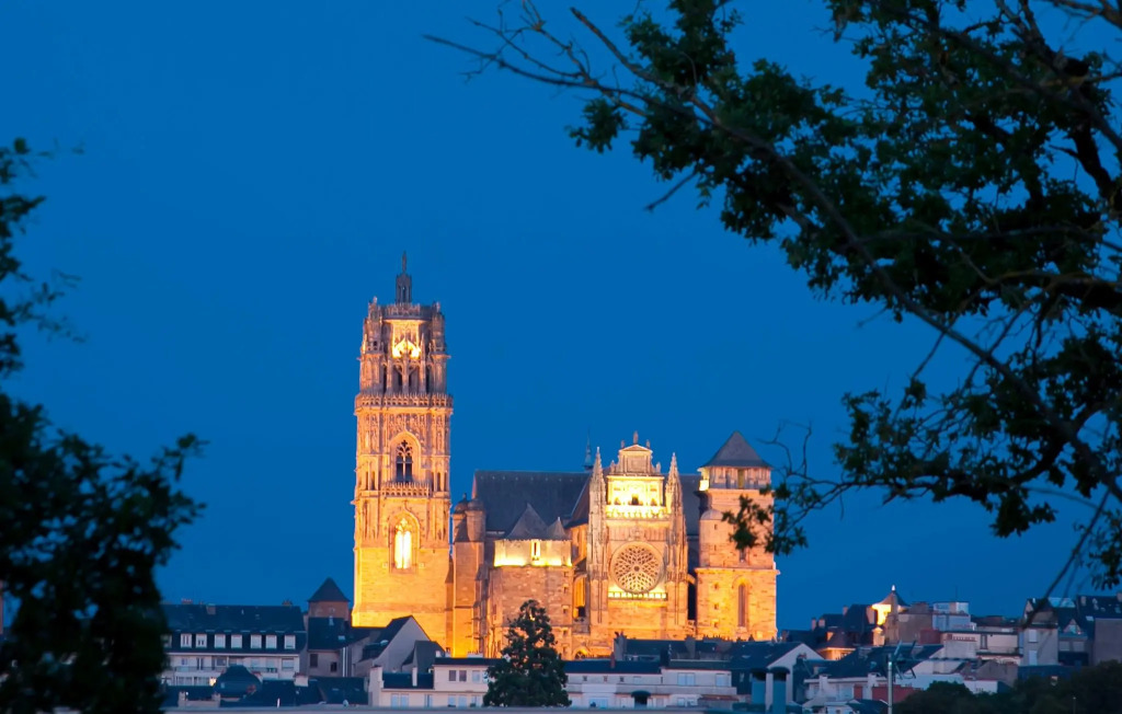 HÔTEL LA FERME DE BOURRAN - RODEZ - parking privé avec bornes pour voitures électriques