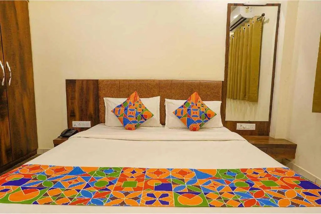 Super Oyo 92093 Mahaveer Tower