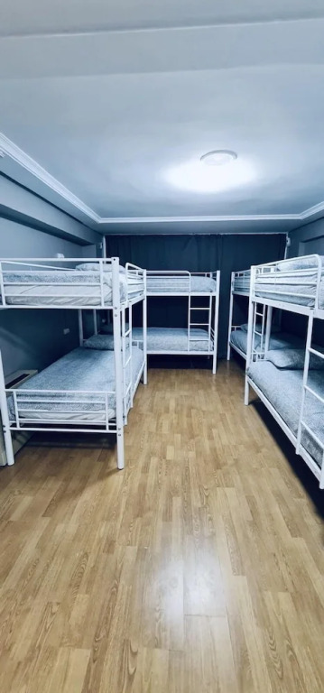 Hostel 165