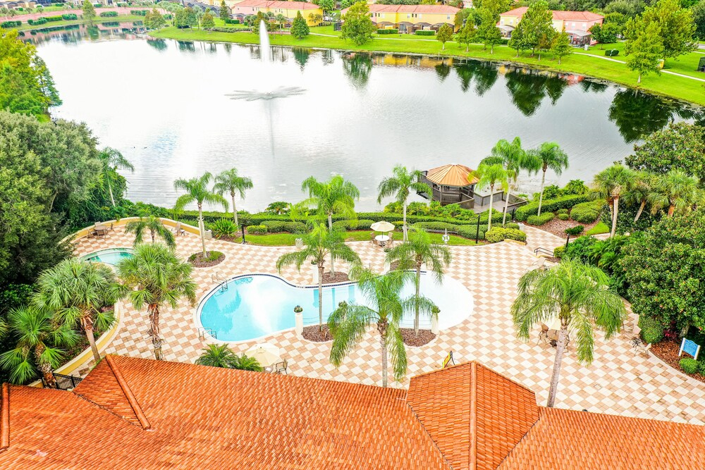 Two-story, Dog-friendly gem Near Theme Parks With Pool, Central AC & On-site gym