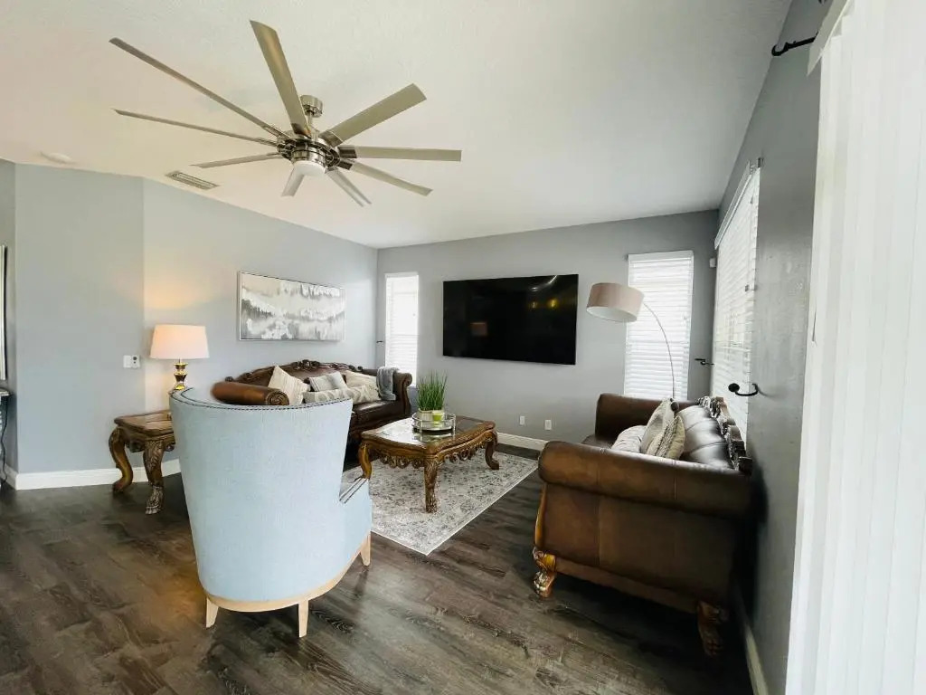 Paradise Heated Pool Home Near IMG and Siesta Key Beach