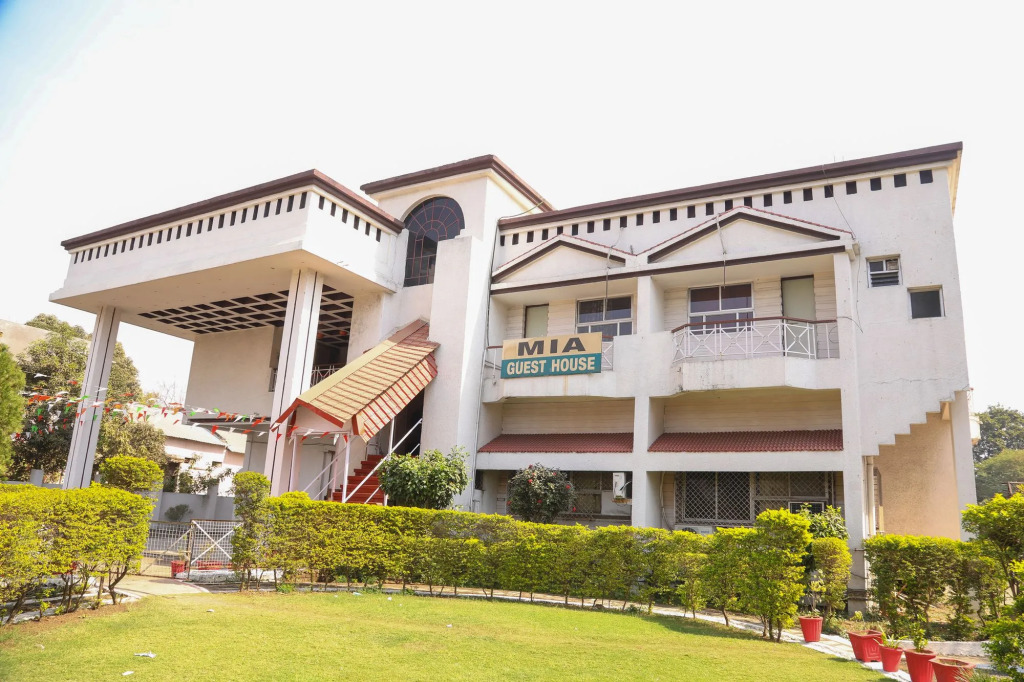 Mia Guest House By OYO Rooms