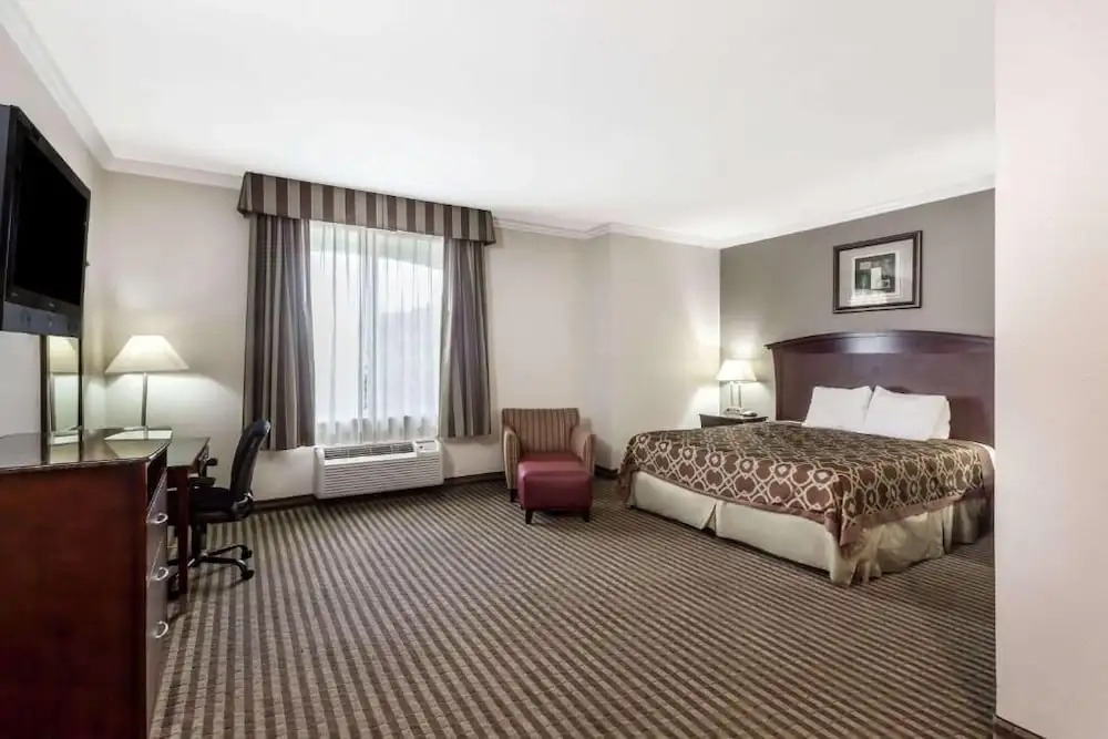 Days Inn And Suites
