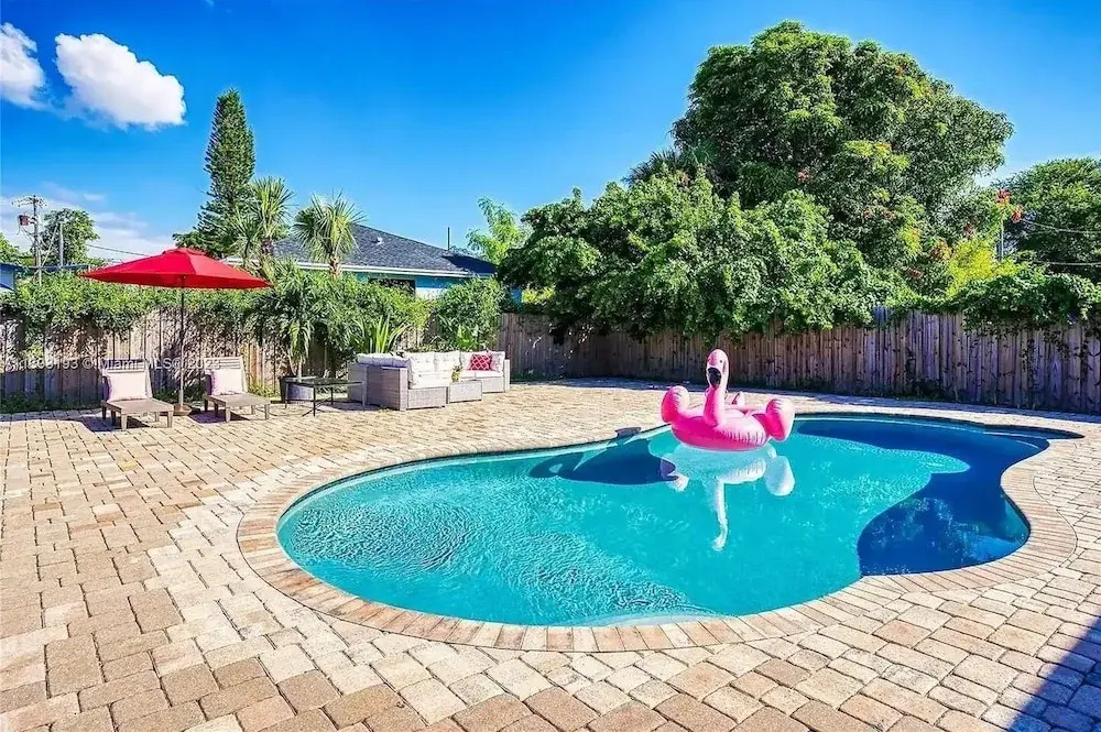 Sun-kissed Retreat: Poolside And Beach Nearby! 4 Bedroom Home by RedAwning