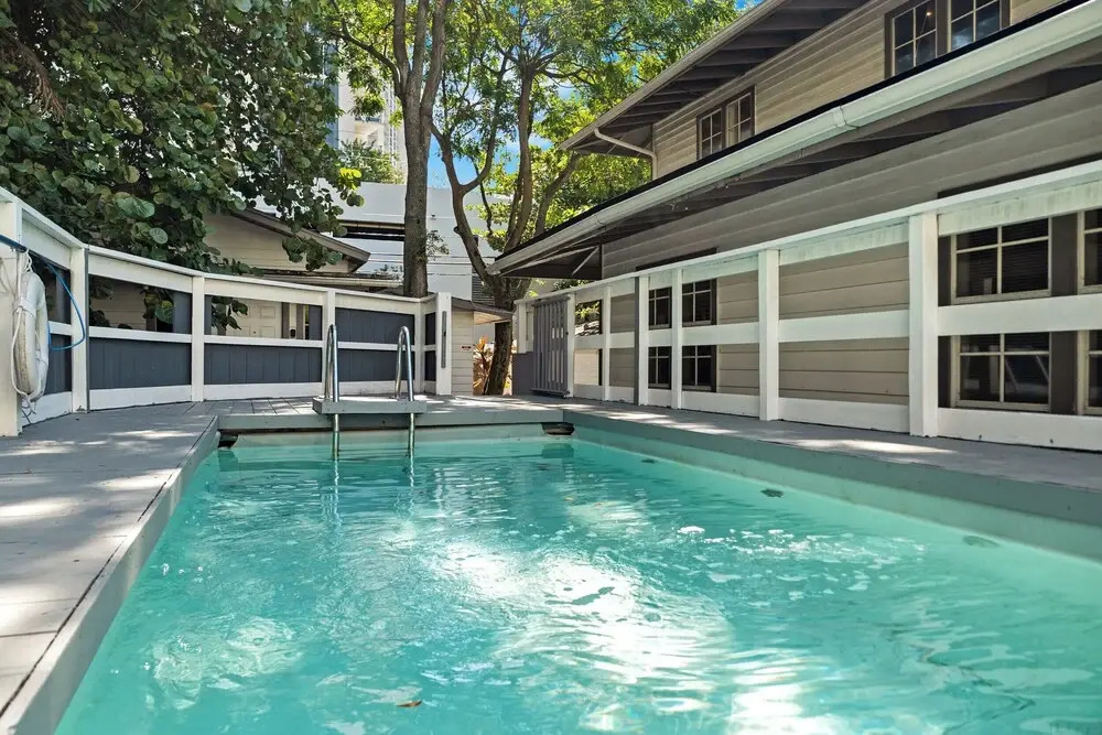 7BD Downtown Oasis Pool