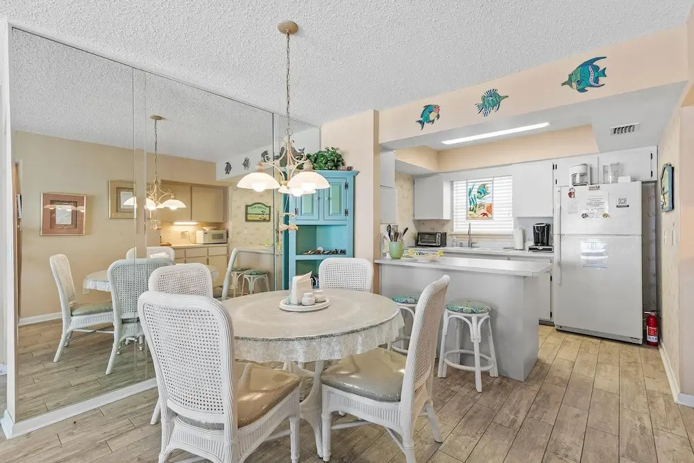Colony Beach Club 220