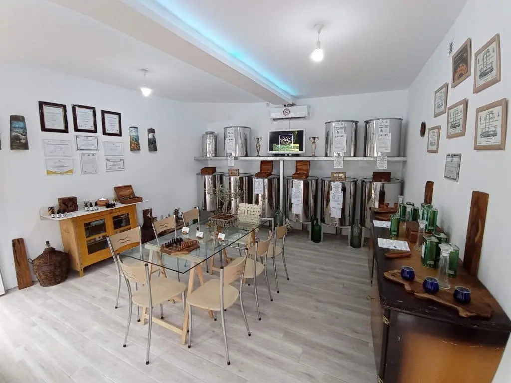 Kalderimi 'Olive Green' Traditional House