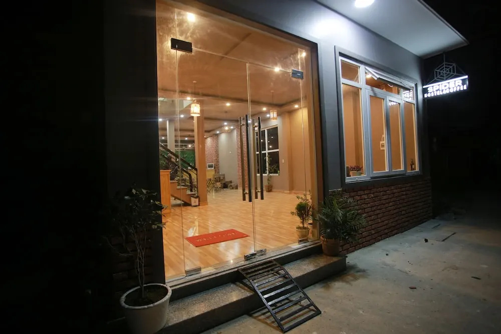 Spider Hostel