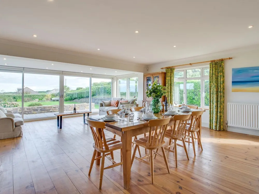 Beautiful, Detached Holiday Home With Open Fireplace and Large Garden in Cornwall
