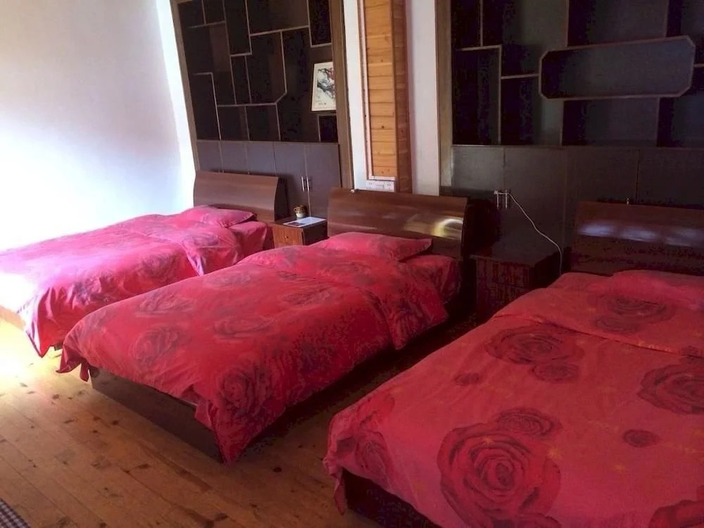 Lijiang Caicaijia Inn