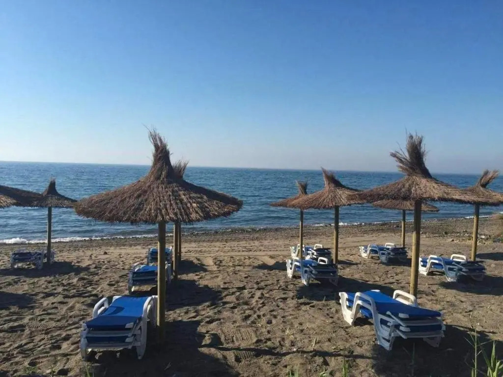 100 - Beach apartment with Private Pool