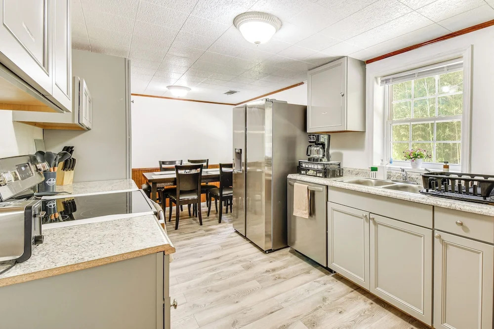 Seneca Vacation Rental w/ Grill Near Lake Hartwell