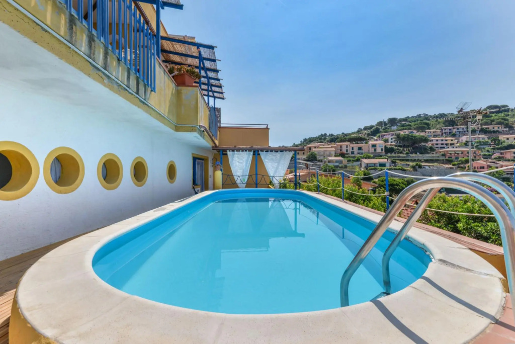 Enjoy a fantastic view from your private pool in the centre of Capoliveri-Tramonto Stella