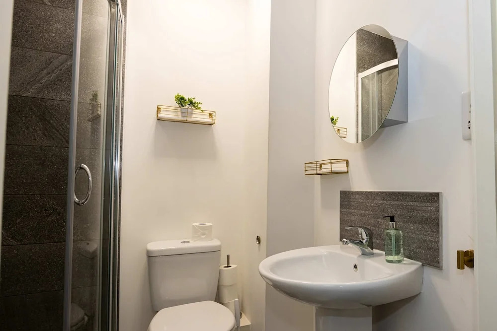 Spacious 2 bed apt Near Media City and Old Trafford