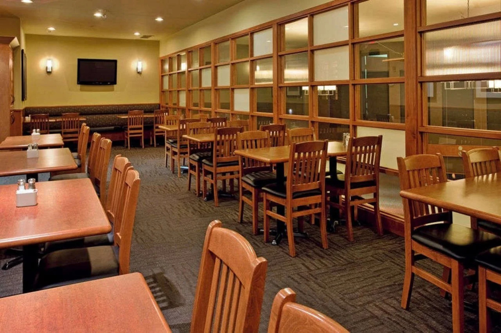 Holiday Inn Hotel and Suites-Kamloops by IHG