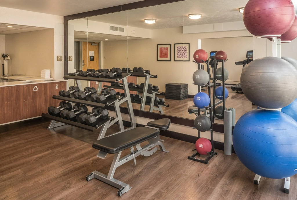 Holiday Inn Express & Suites Springfield by IHG