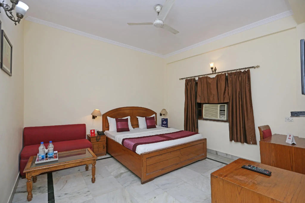 OYO 9585 Hotel Kavya Palace