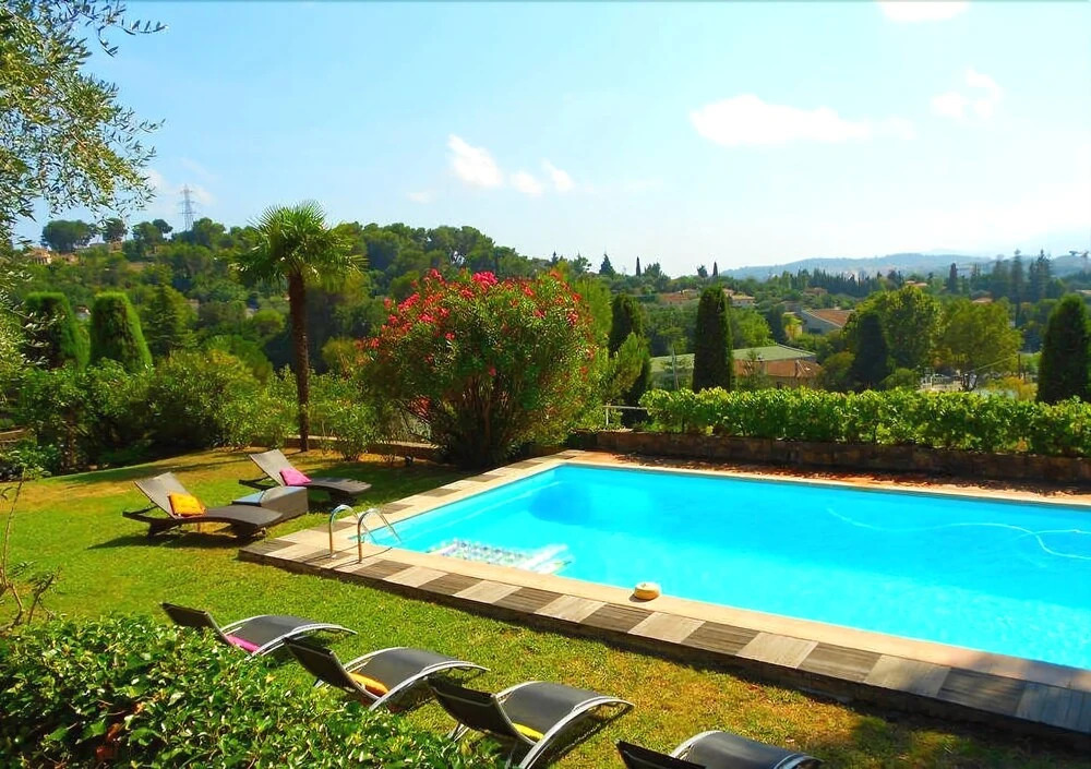 Villa la Mauvaise Herbe piscine jardin