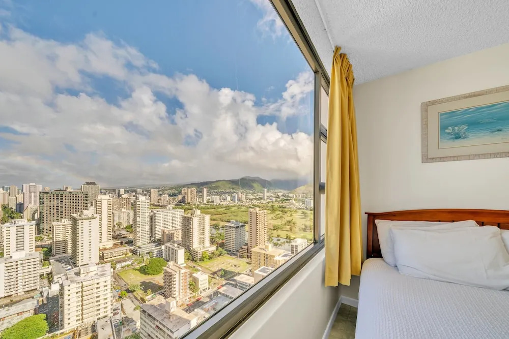 Deluxe 32nd Floor Condo