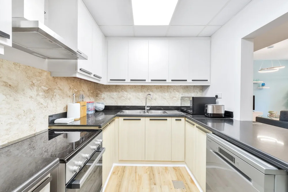 Luxury JBR - 2BR - Free Beach Resorts Access!