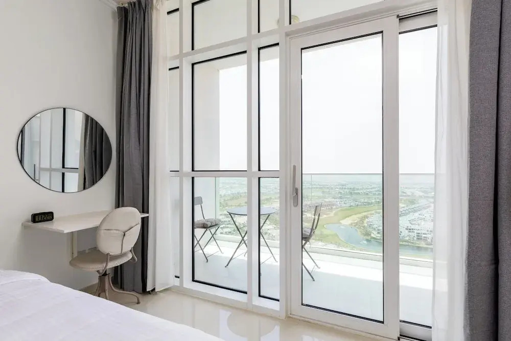 Waves - Elegant 28th Floor Studio in Carson A, Damac Hills