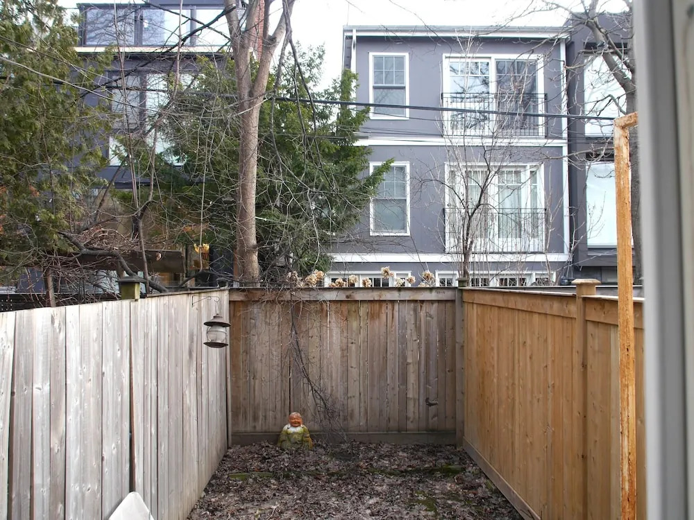 Beautiful Two Level House in Yorkville