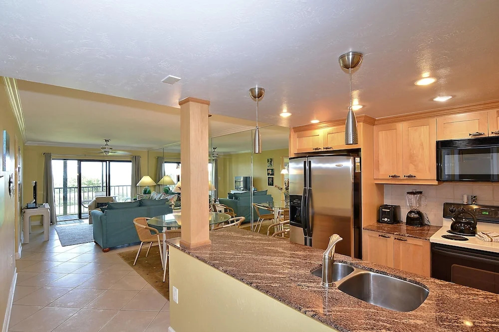 Land's End 202 Building 7 Beachfront Condo / Awesome Views!
