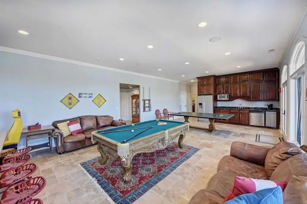 Flip Flop Therapy by Avantstay Lakefront Home w/ Game Room & Dock Access