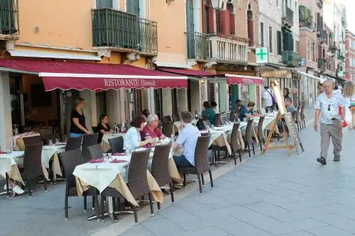 Calle dei Preti