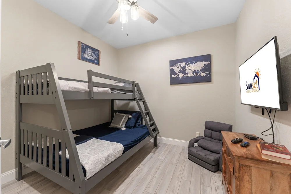 On The Rocks 3 Bedroom Condo by RedAwning